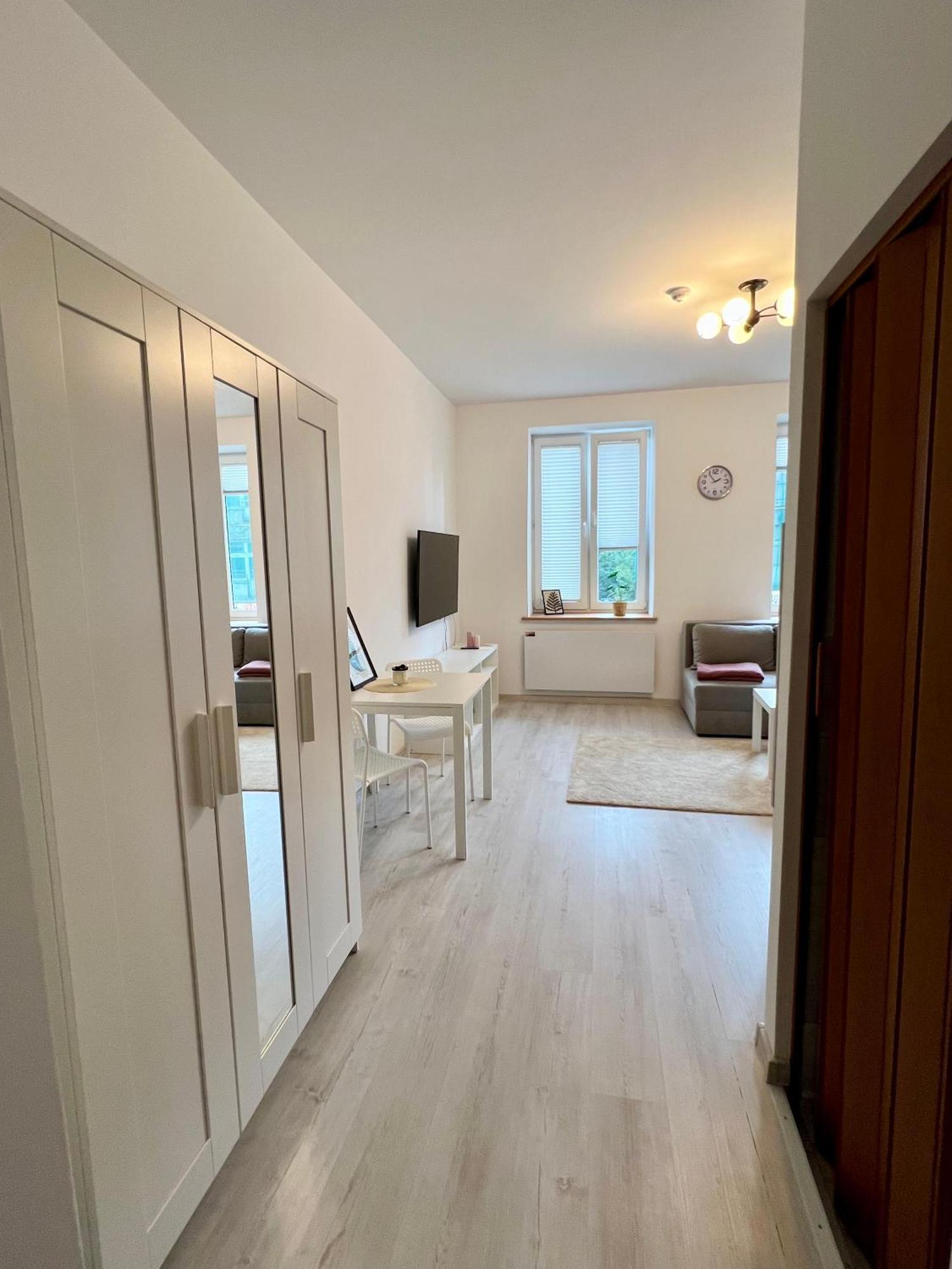 Apartment Przytulna Kawalerka Rzg 5 *
